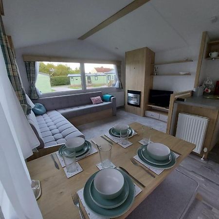 Woofles Luxury Caravan At Knaresborough Lido Bagian luar foto