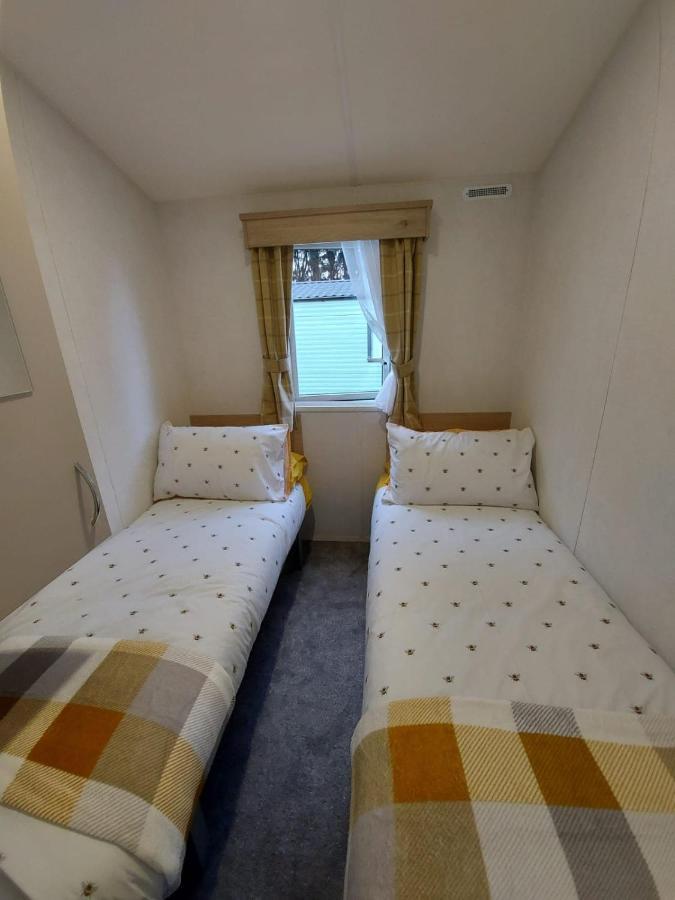Woofles Luxury Caravan At Knaresborough Lido Bagian luar foto