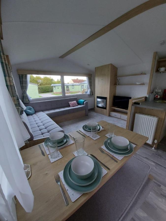 Woofles Luxury Caravan At Knaresborough Lido Bagian luar foto