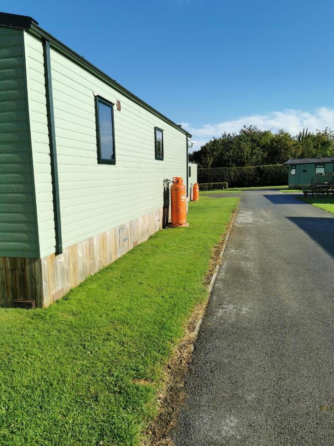 Woofles Luxury Caravan At Knaresborough Lido Bagian luar foto