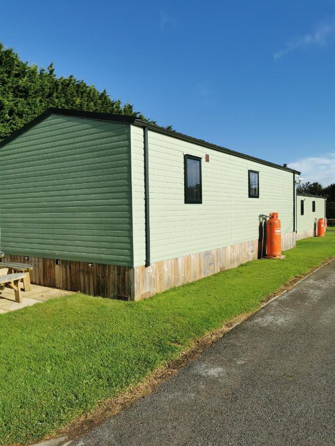 Woofles Luxury Caravan At Knaresborough Lido Bagian luar foto