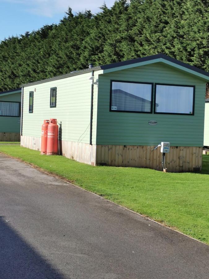 Woofles Luxury Caravan At Knaresborough Lido Bagian luar foto