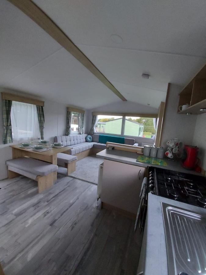 Woofles Luxury Caravan At Knaresborough Lido Bagian luar foto