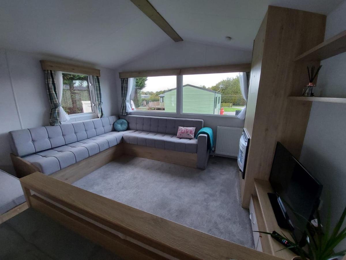 Woofles Luxury Caravan At Knaresborough Lido Bagian luar foto